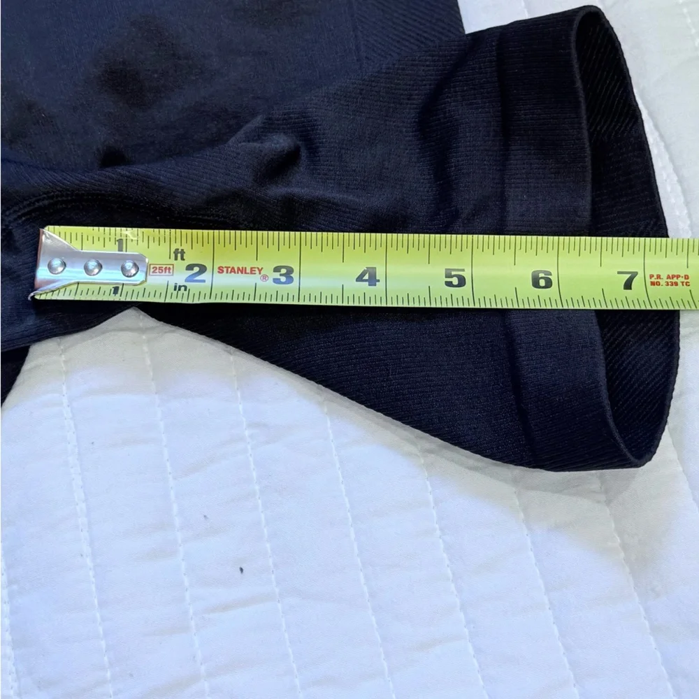 All in Motion Women's Contour Power Waist Black Bike Shorts Sz Small - Picture 5 of 6